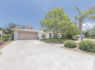 1402 Tiara Ln, Tarpon Springs, FL 34689
