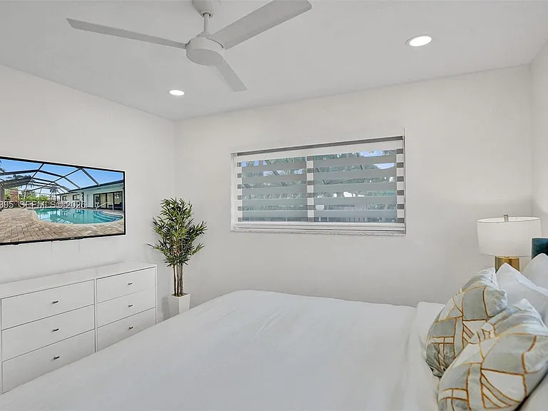 1141 N Northlake Dr — Photo 25