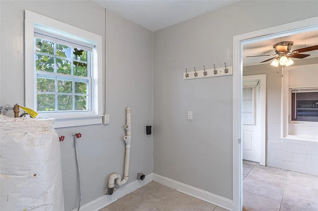 2 bed, 1.0 bath, 1140 sqft, $1,600 — Photo 4