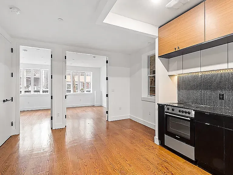 194 Hawthorne St #1F — Photo 2