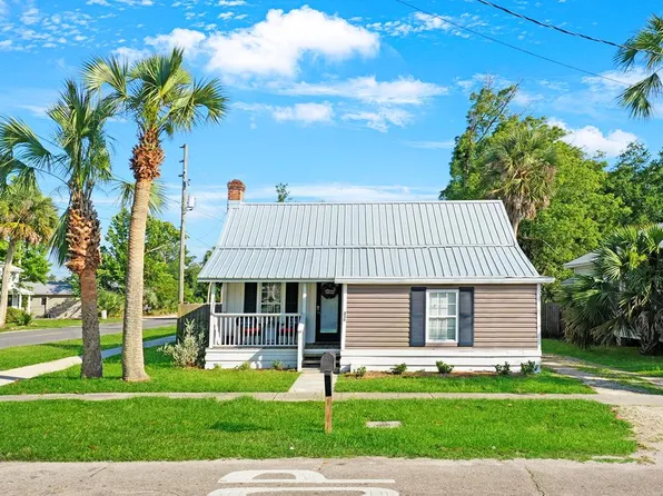 230 7th St, Port Saint Joe, FL 32456