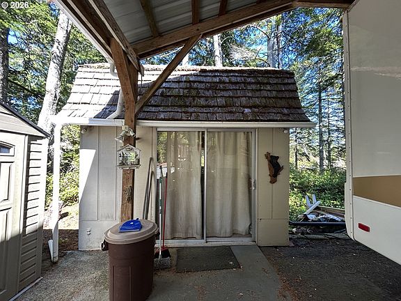 5th image of 141 Outer Dr
