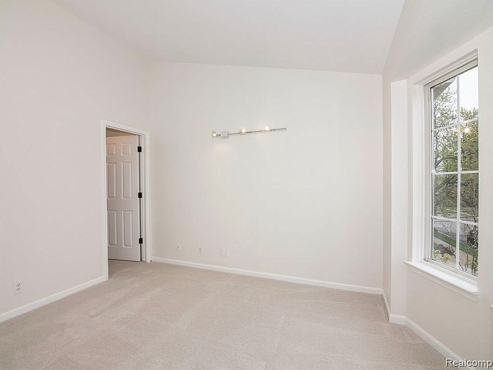 224 Willis Ave Unit 1, photo 19