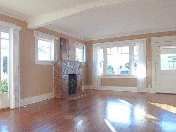 3rd image of 4547 Kensington Dr