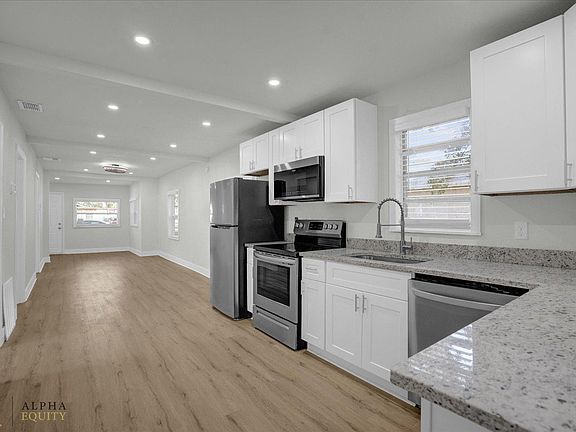 5th image of 706 Bay Ave #0