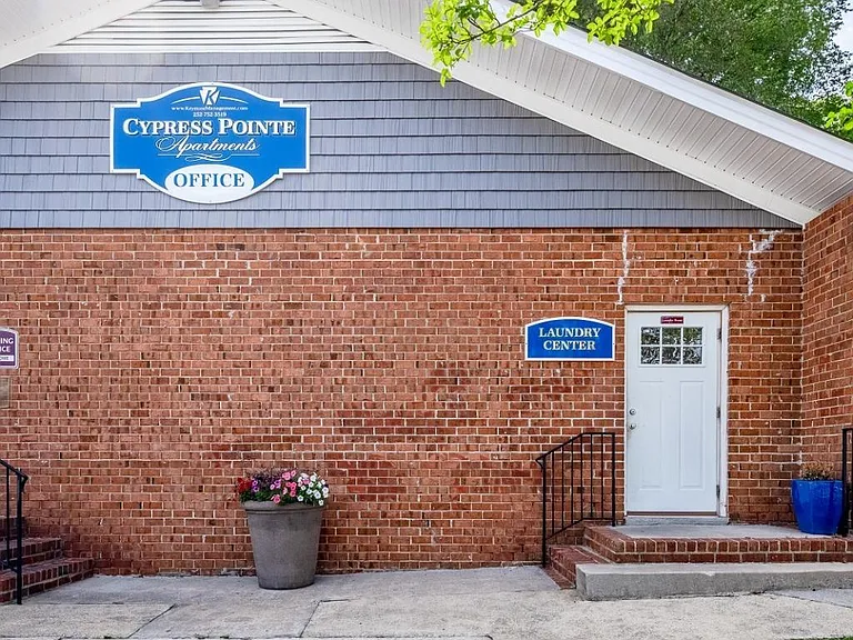 Cypress Pointe Apartments — Photo 17