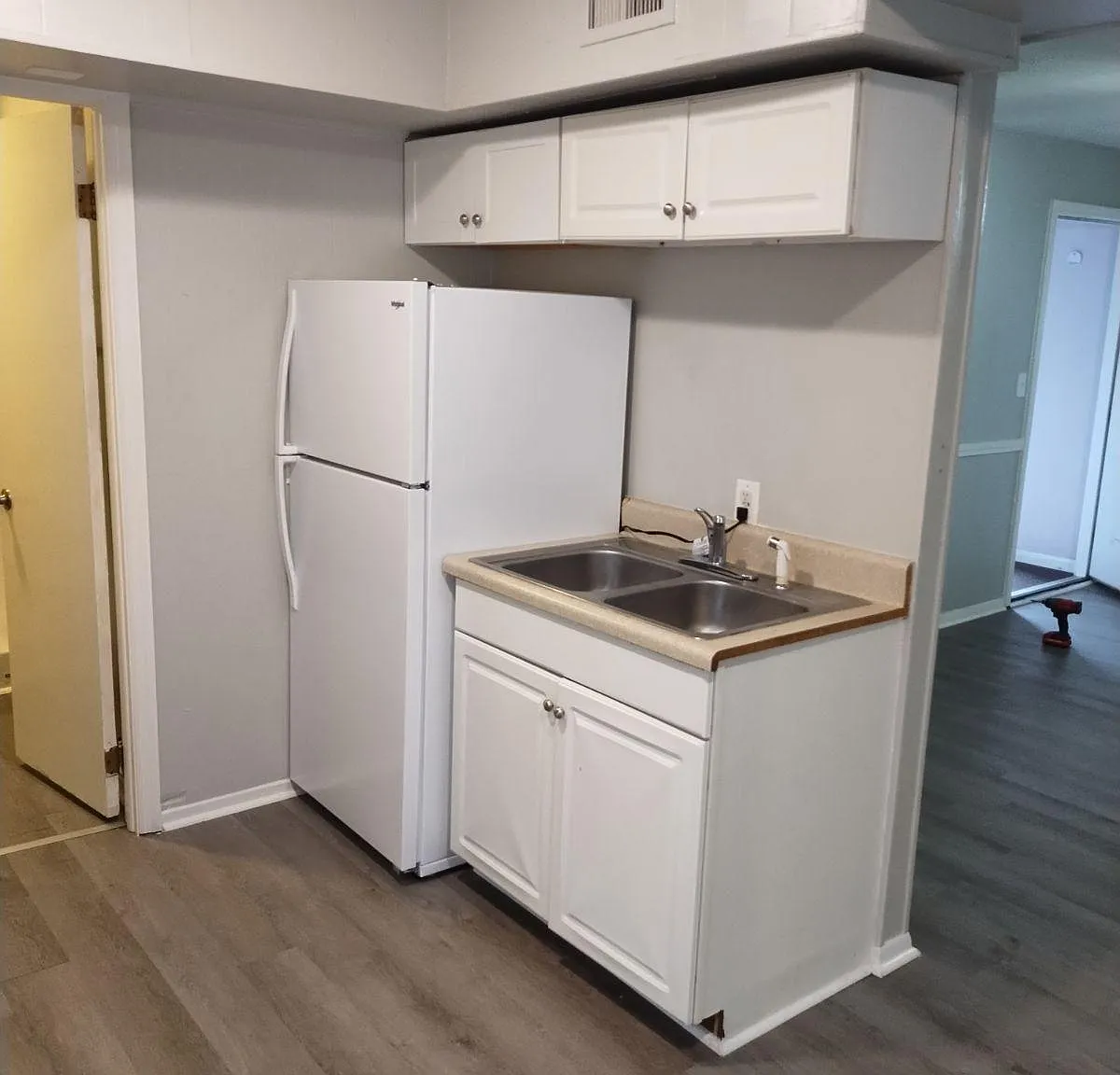 2 bed, 885 sqft, $949 — Photo 2