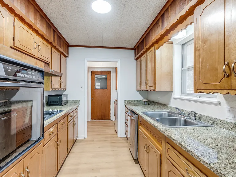 401 Daisy Dr — Photo 17