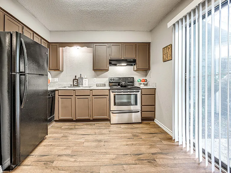 Windsor Place Townhomes — Photo 11
