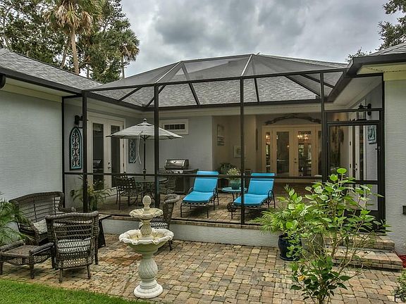 3rd image of 4 Shady Oak Ln