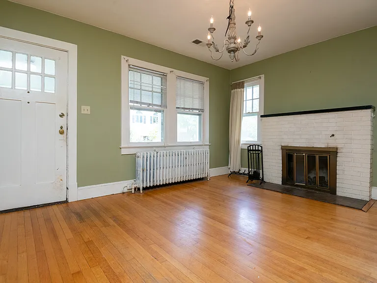 931 N Edgewood St — Photo 1