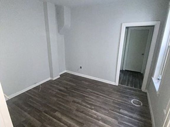 5th image of 108 S Peach St Unit 1