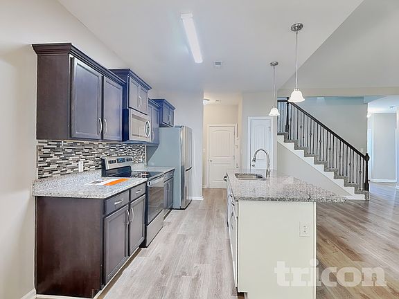 5th image of 476 Woodtrace Dr