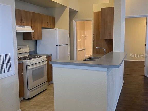 5th image of 1604 Columbia Arms Cir Unit 215