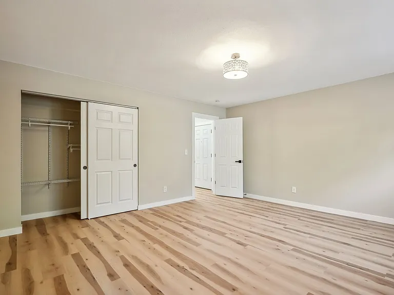 Sandy Terrace Apartments — Photo 69