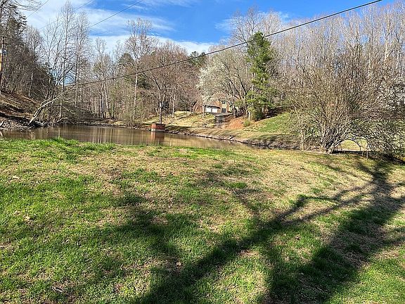 2nd image of 80 Lombard Cir
