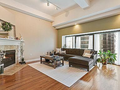 2nd image of 1101 Walnut St Unit 1101
