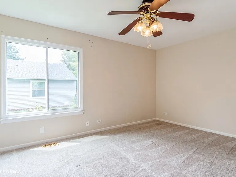 421 Bayview Ave — Photo 6
