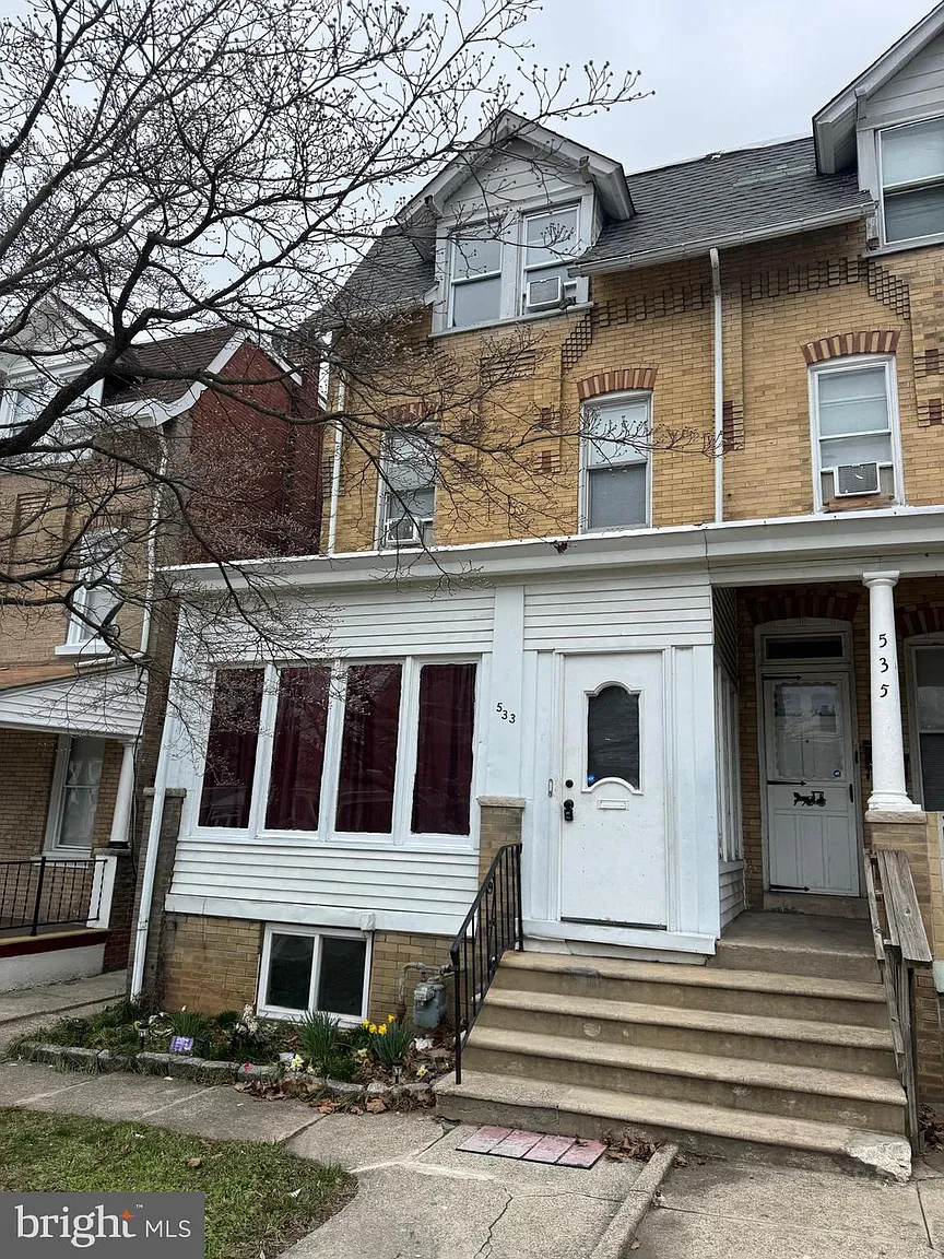 533 Buttonwood St photo 1