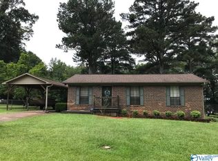 2511 Crockett Cir, Guntersville, AL 35976