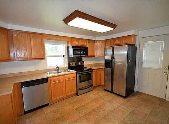 5th image of 309 Farnstead Dr
