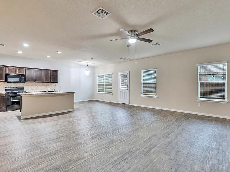 14910 Jolynn St — Photo 6