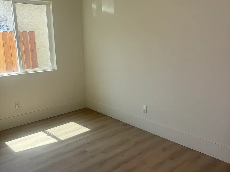 8847 1/2 Isora St #1/2 — Photo 16