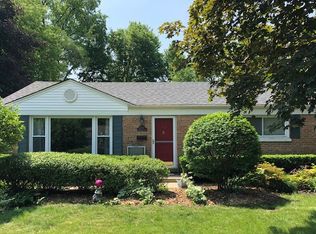 2307 Farnsworth Ln, Northbrook, IL 60062