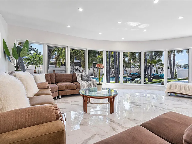 207 Royal Palm Dr — Photo 31