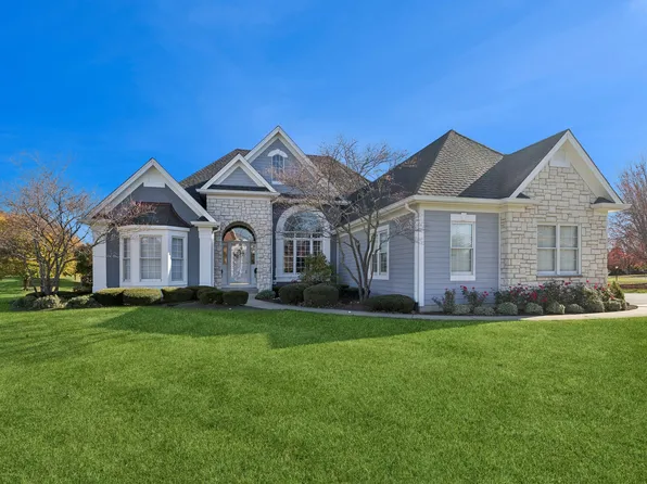 8400 Trevino Way, Crystal Lake, IL 60014