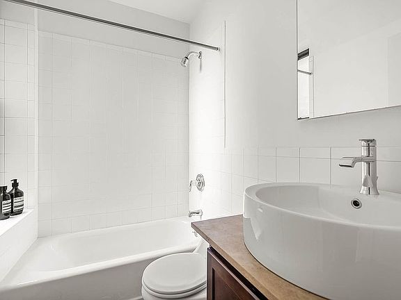 4th image of 1520 Bedford Ave APT 1D