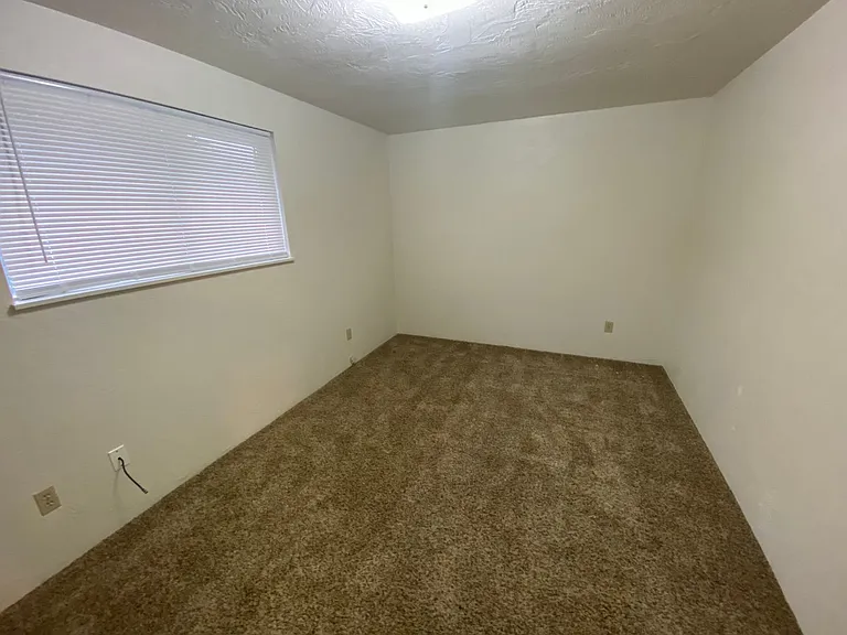 2 bed 1.5 bath Gateway area duplex — Photo 7
