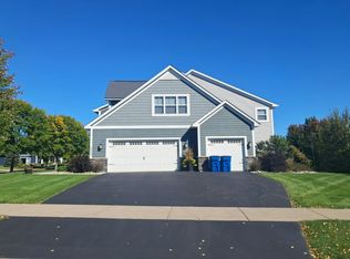 2200 Gallery Ct, Victoria, MN 55386