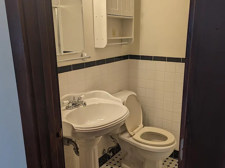 527 N Market St #3 — Photo 8