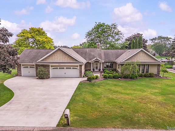 4th image of 4178 Chevron Dr