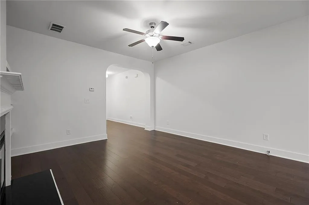 3 bed, 2.5 bath, 1539 sqft, $2,100 — Photo 3