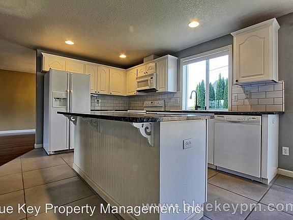 2nd image of 3412 NE 98th Cir