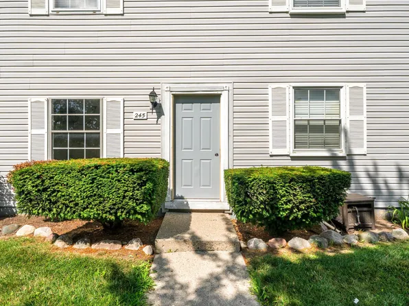 245 Lake Village Dr, Walled Lake, MI 48390