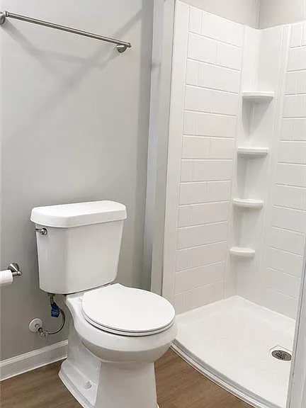 202 Oakwood Cir — Photo 12