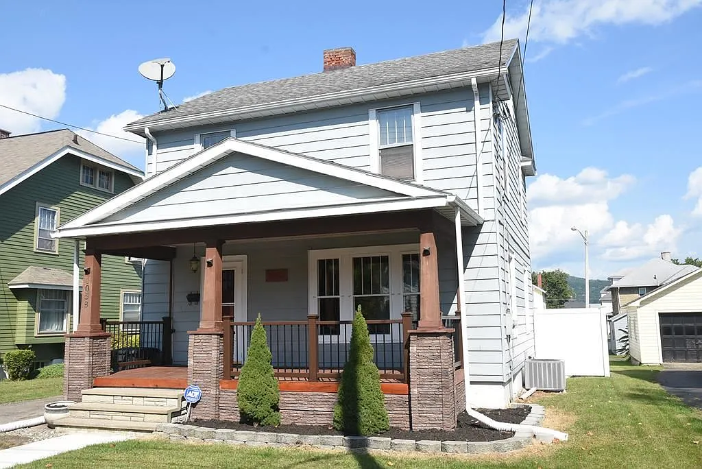1058 Lincoln St photo 1