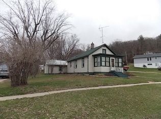 102 Pleasant St, North Freedom, WI 53951