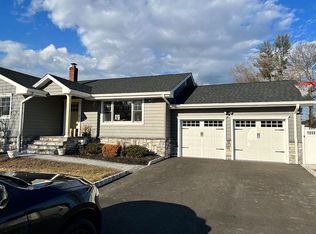 16 Long Acres Rd, Fairfield, NJ 07004