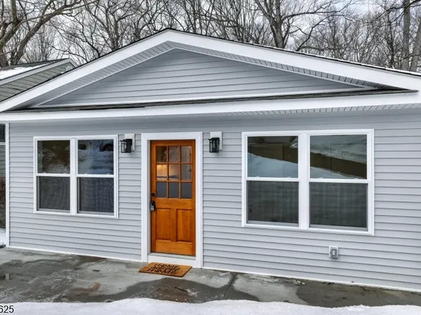 39 Old Rd, Ringwood Boro, NJ 07456