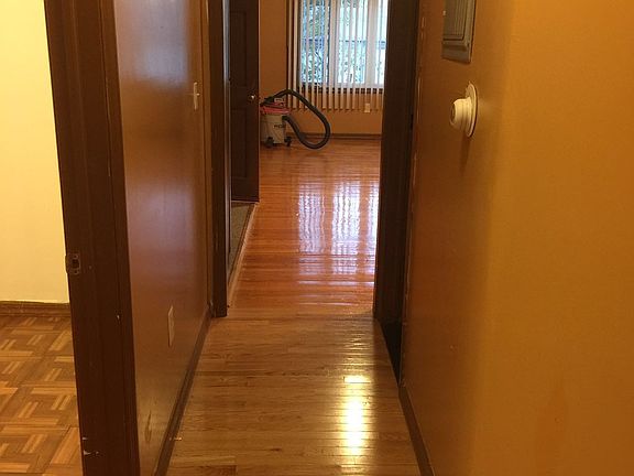 4th image of 10028 88th Ave #1FLOOR