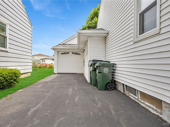 5th image of 138 Burlington Ave