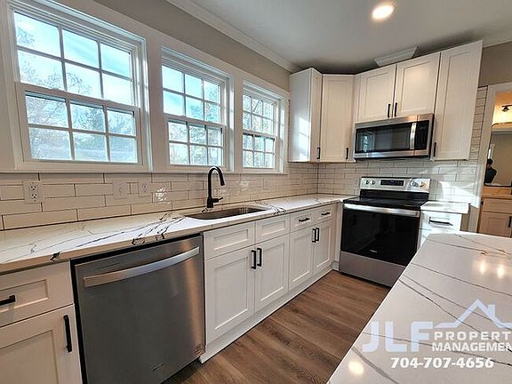 4th image of 411 W 6th Ave #B
