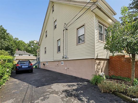 4th image of 205 Warren Street