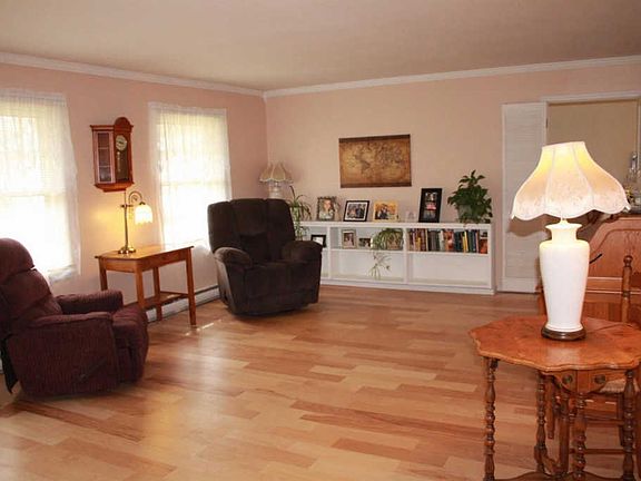 5th image of 610 Melissa Dr