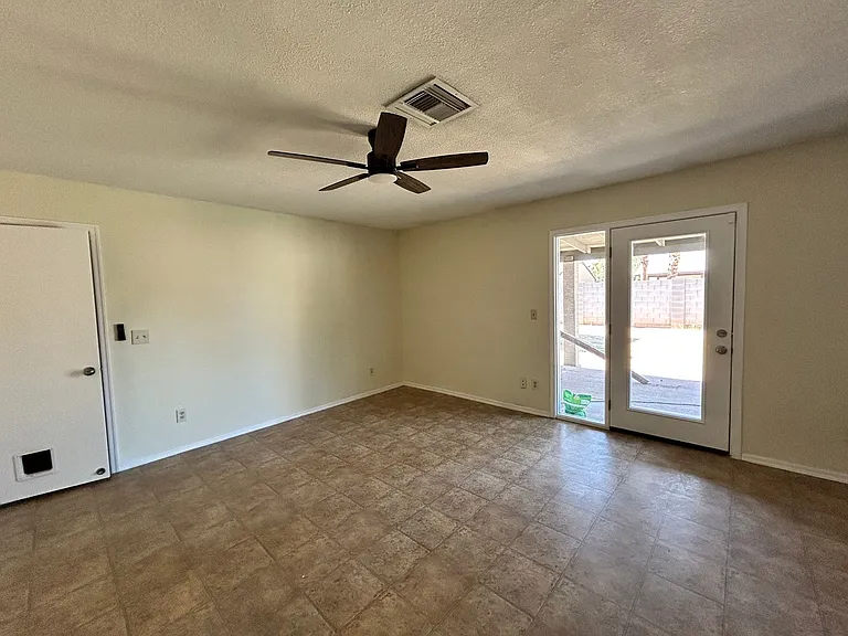 9002 W Malapai Dr — Photo 4