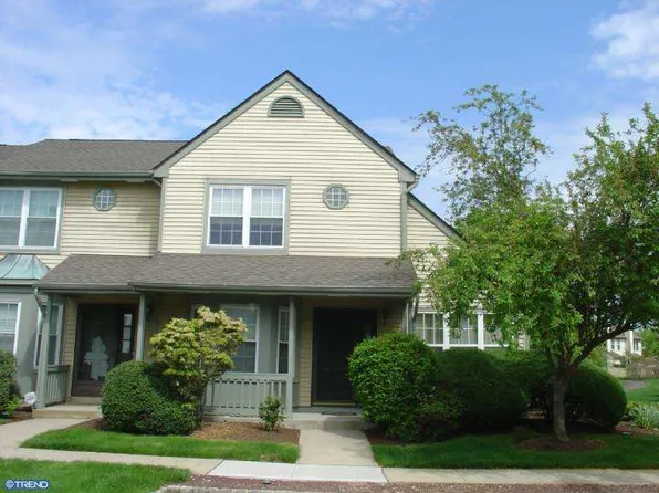11 Hopkinson Ct #811, East Windsor, NJ 08520